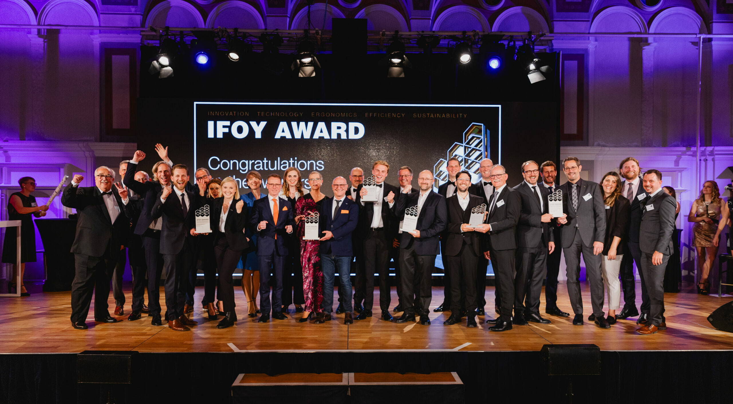 Mercedes-Benz and SAFELOG win IFOY Award 2024